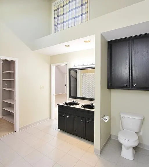 Master bedroom Bathroom Vanity