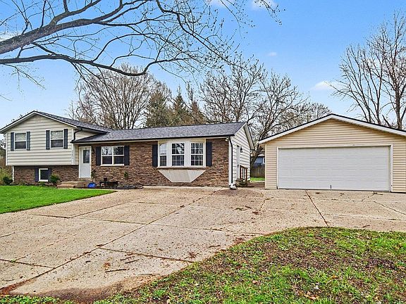 3rd image of 29893 Cardinal Ave
