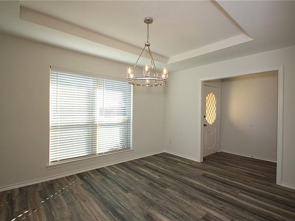 4th image of 3929 Medina Dr