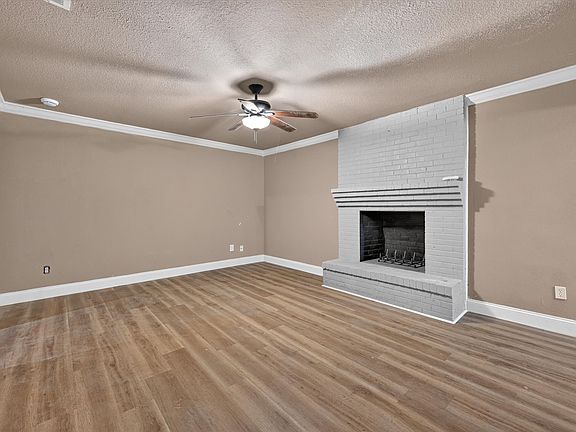 3rd image of 10434 Castlerock Dr