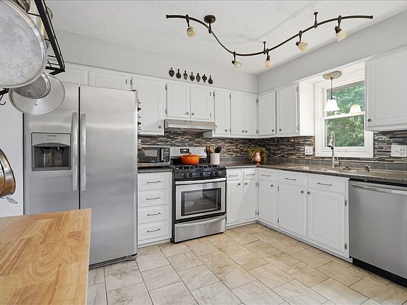 5th image of 1416 N Hershey Rd