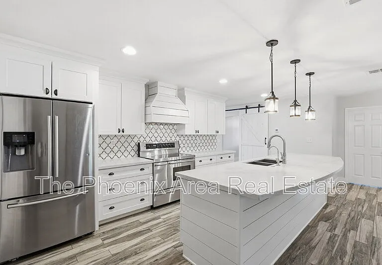 447 E Carson Dr — Photo 1