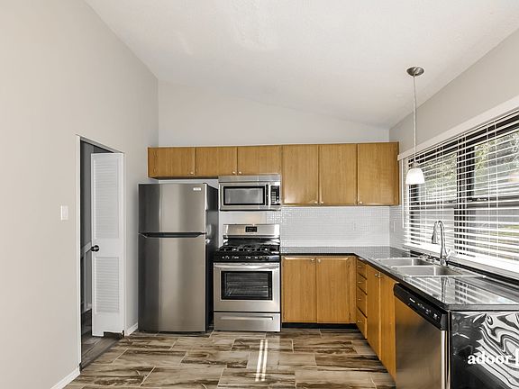 2nd image of 5226 Trailview Dr