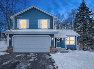 1582 Lakeview Curv, Eagan, MN 55122