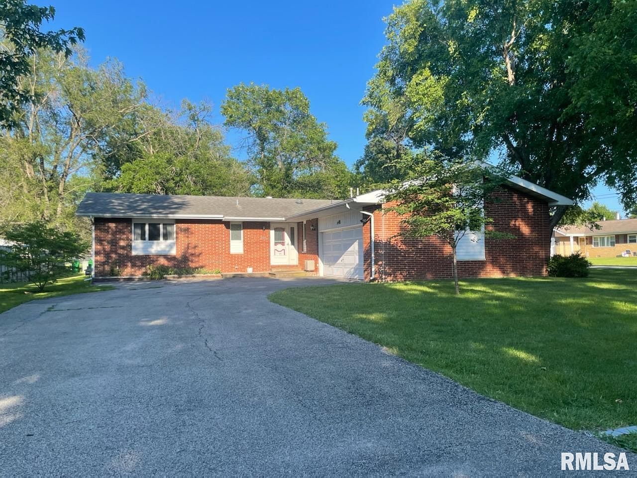 300 10th St, Pawnee, IL 62558 Zillow