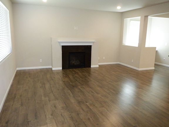 5th image of 3338 Juno Ct NE