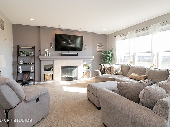 3rd image of 955 Great Falls Dr