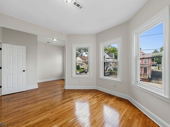 3rd image of 136 Elm St #1