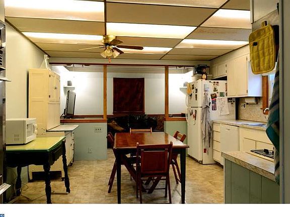 5th image of 69 S Robarts Dr