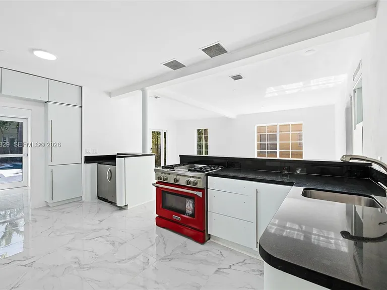 1545 Meridian Ave — Photo 35