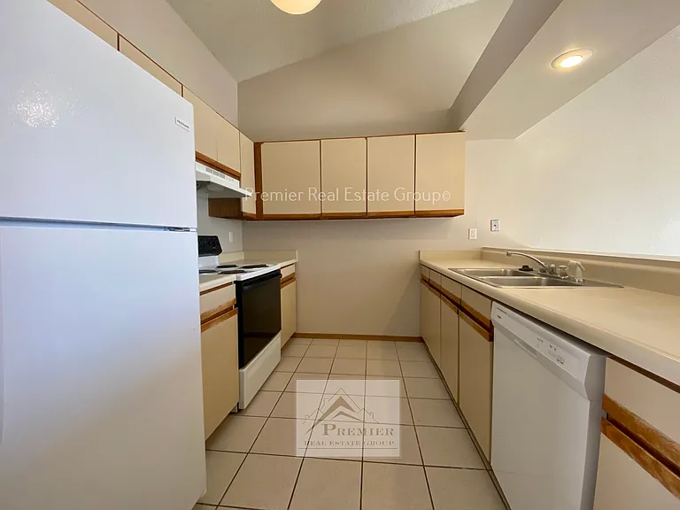 2366 Lexington Village Ln — Photo 4