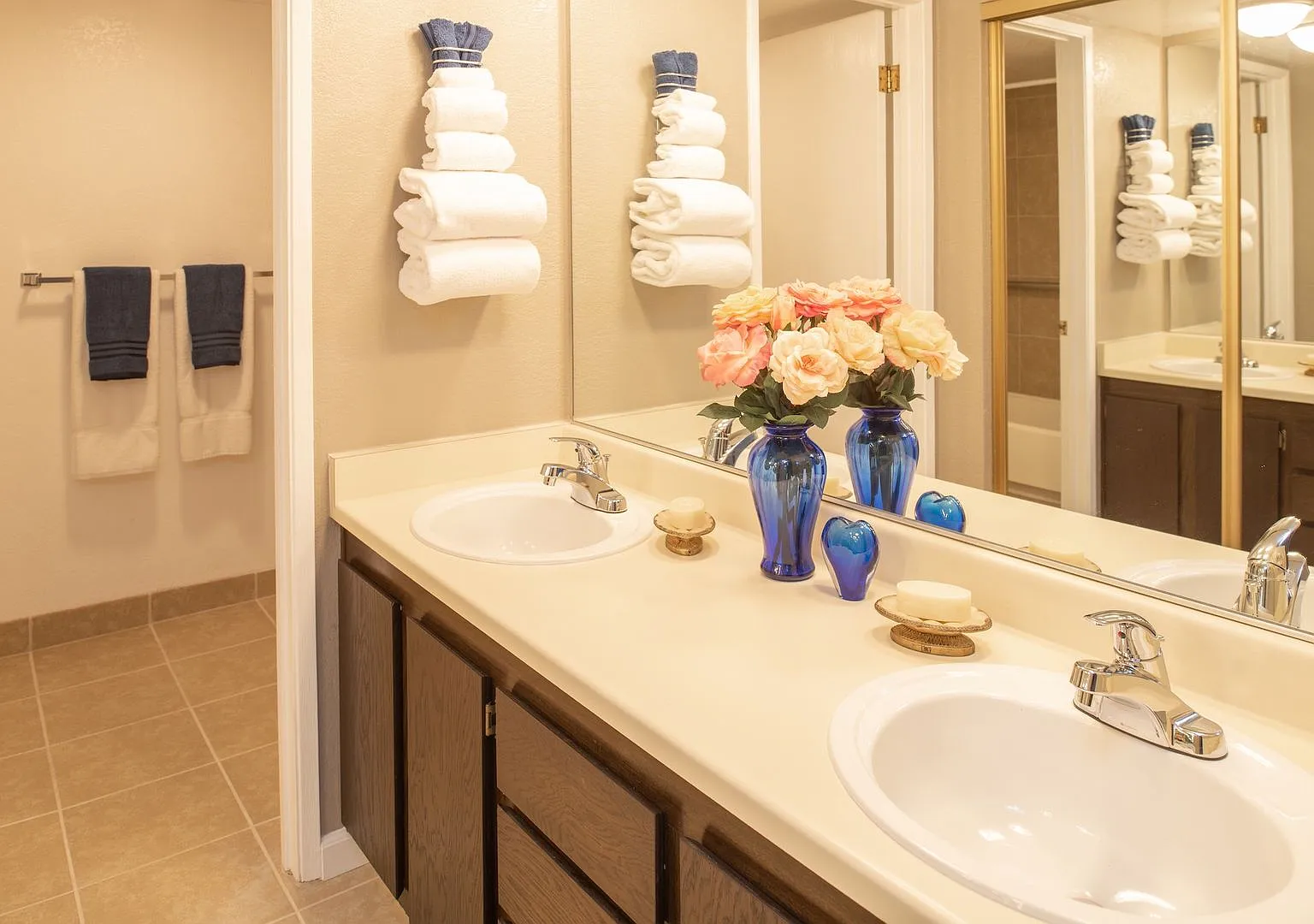 Victorian Villas Apartments — Photo 4