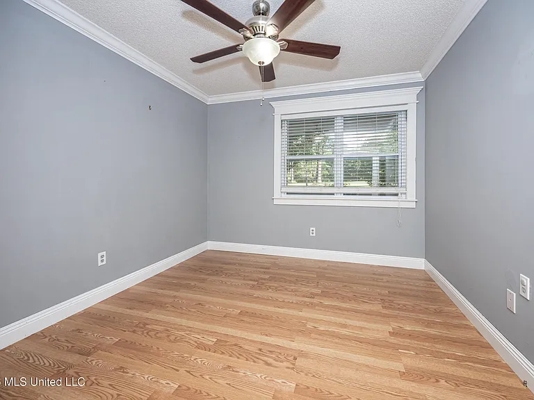 20608 Scarborough Rd — Photo 26
