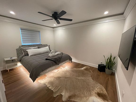 5th image of 5735 Gaston Ave #223