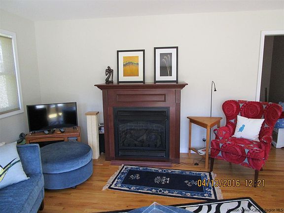 3rd image of 8 Caroline Way