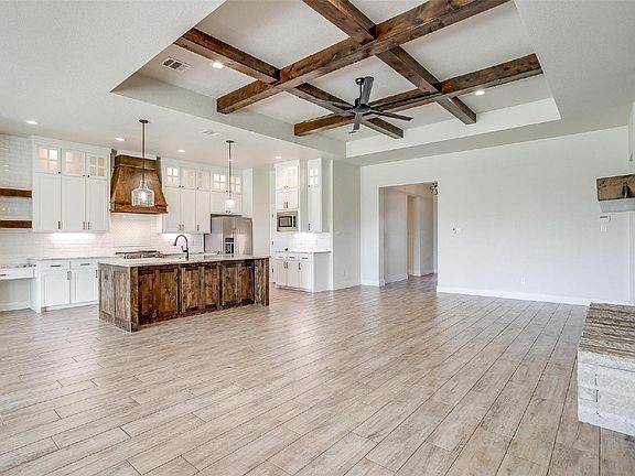 3rd image of 1221 Crown Valley Dr