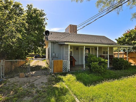 2nd image of 418 Elm St