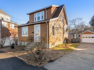 8 Breede Ter, Dedham, MA 02026