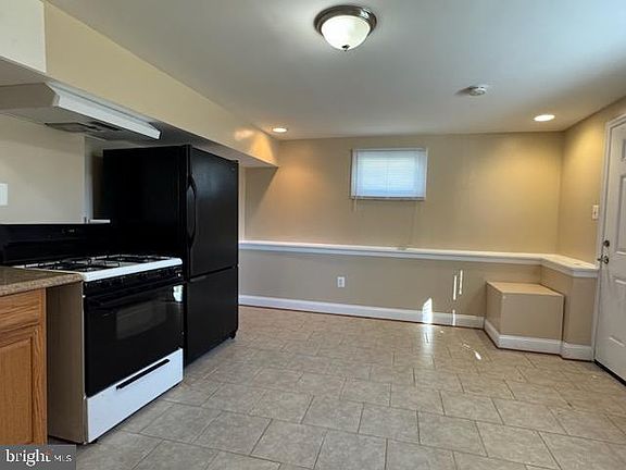 5th image of 9207 4th St