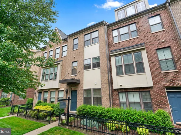 4624 Woodberry St, Riverdale, MD 20737