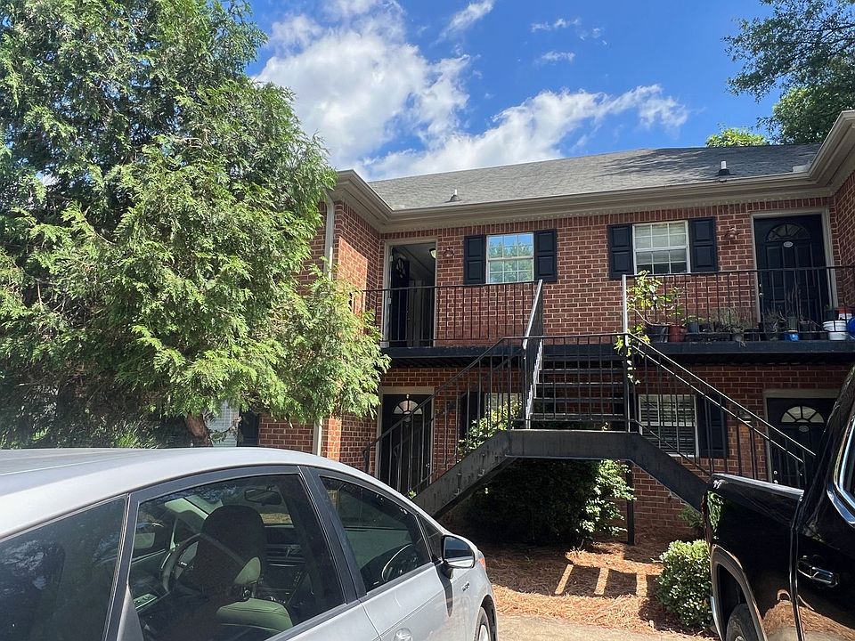 2nd image of 1055 Baxter St APT 105