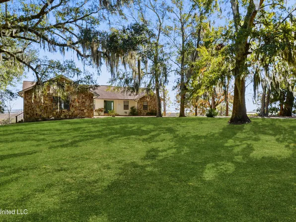 702 Homestead Blvd, Gautier, MS 39553