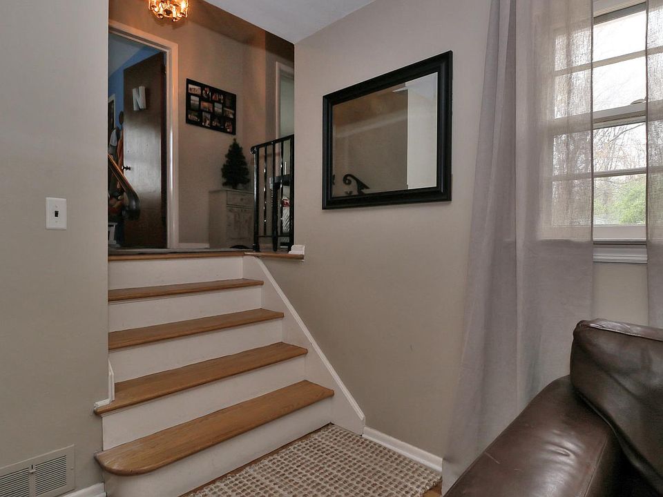 1st image of 19 Holmes St