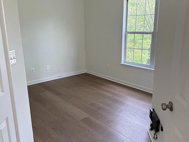 1704 Lake Shore Crest Dr #32 — Photo 11