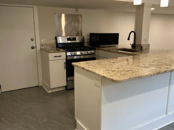 4728 Washington St, Skokie, IL 60076