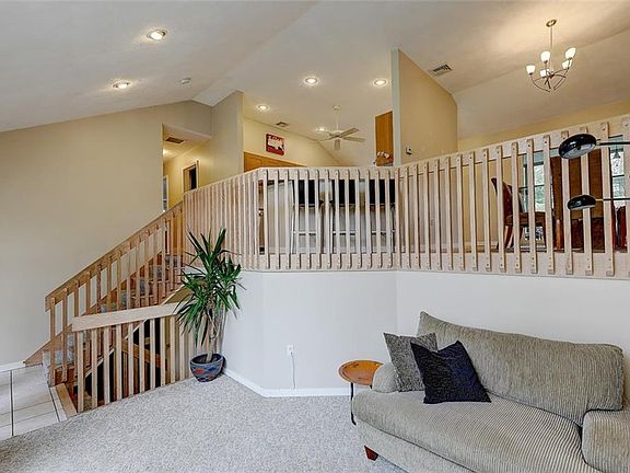 5th image of 144 Hillcrest Dr N
