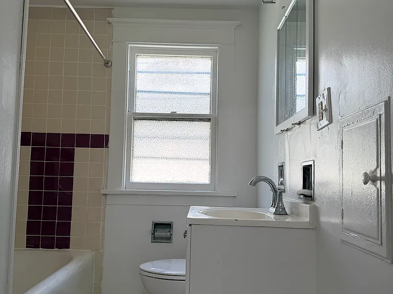 137 Lasalle Ave — Photo 7