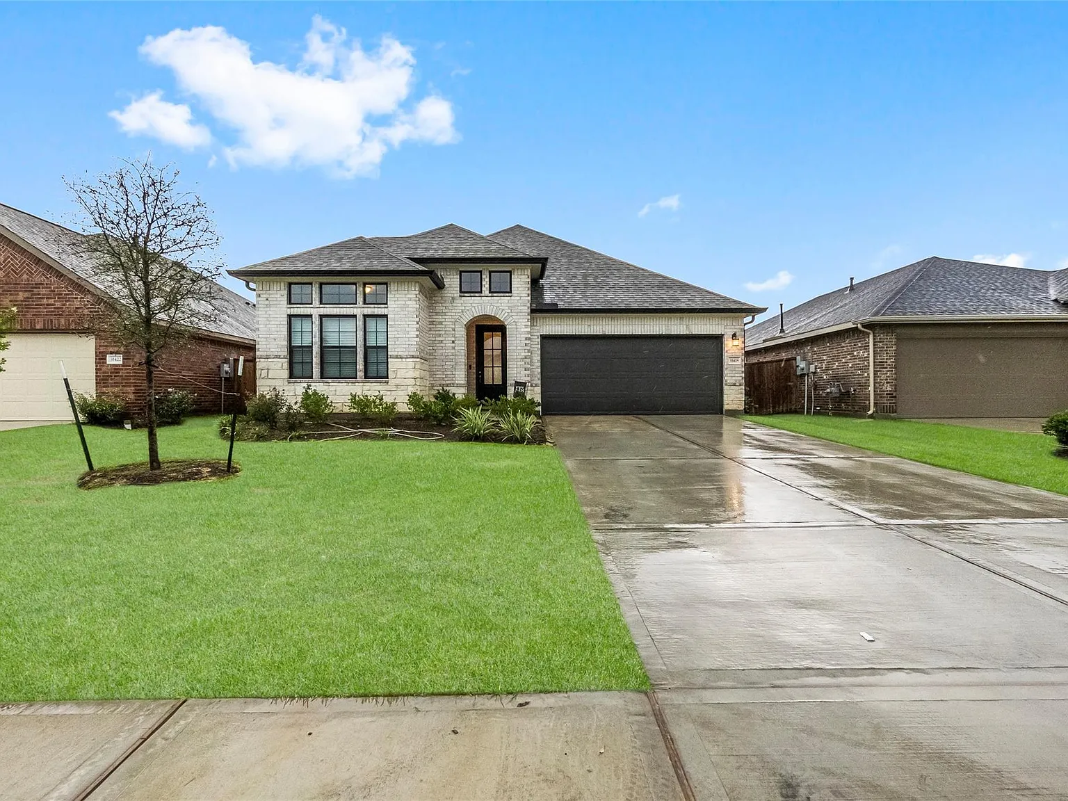 3 bed, 2.5 bath, 2098 sqft, $2,400 — Photo 1