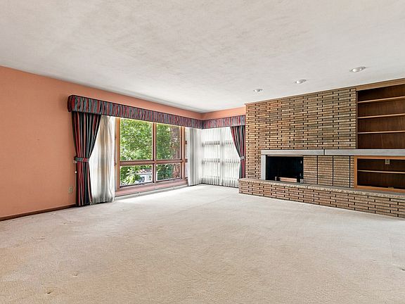 5th image of 1831 45th St