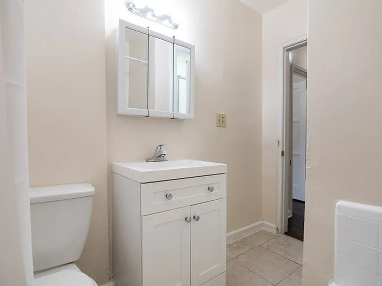 Crenshaw Park Apartments — Photo 32