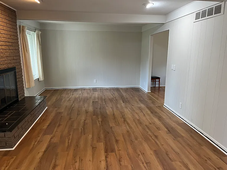 33426 Harlan Dr — Photo 2