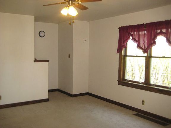 2nd image of 552 Cedar St