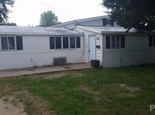 72 N Cedar St, Farmington, IL 61531