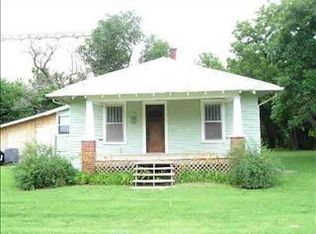 328 E 2nd St, Halstead, KS 67056