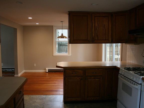 5th image of 107 Lincoln St
