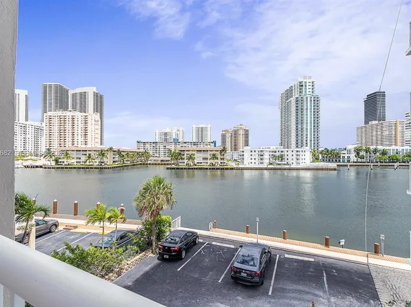 121 Golden Isles Dr, Hallandale, FL