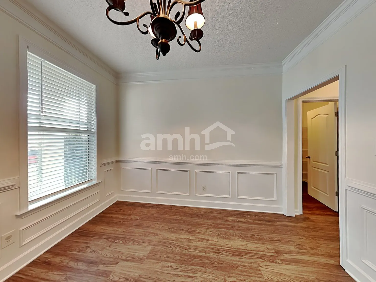 4 bed, 2.5 bath, 2274 sqft, $2,495 — Photo 4