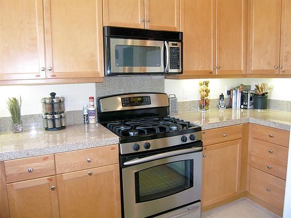 5th image of 1410 Yermo Dr N