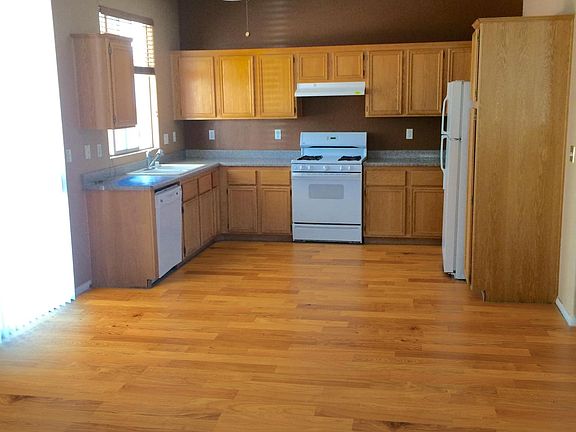 2nd image of 8860 Kingswood Dr