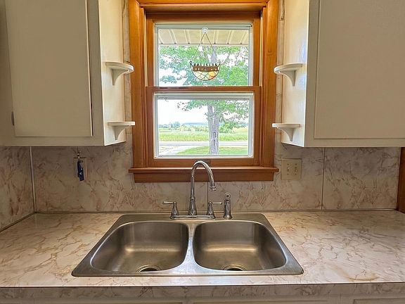 5th image of 890 Stoney Point Rd