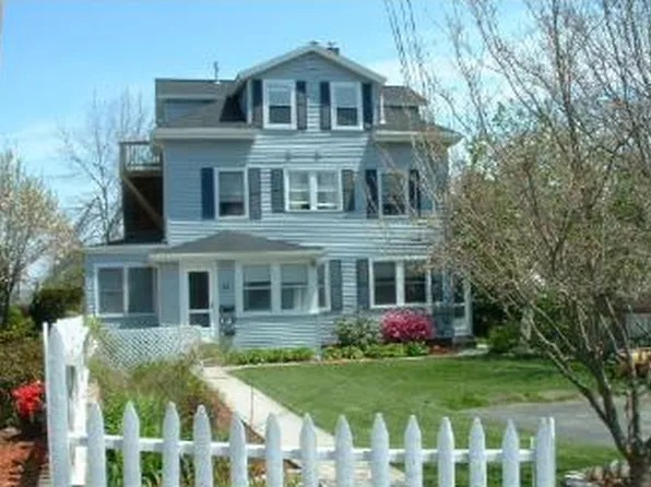 27 Perkins St #1, Gloucester, MA 01930