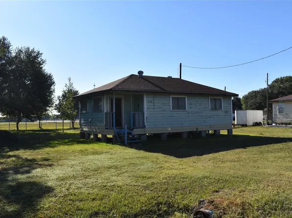 705 Margie St, Wallis, TX 77485