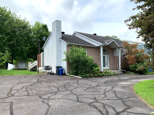 650 Berthiaume St, Hawkesbury, ON K6A 3M1