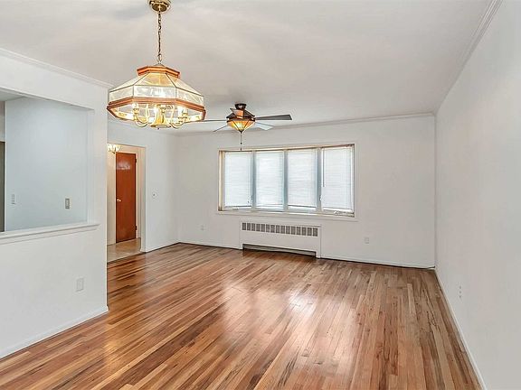 4th image of 34 Jefferson Ave
