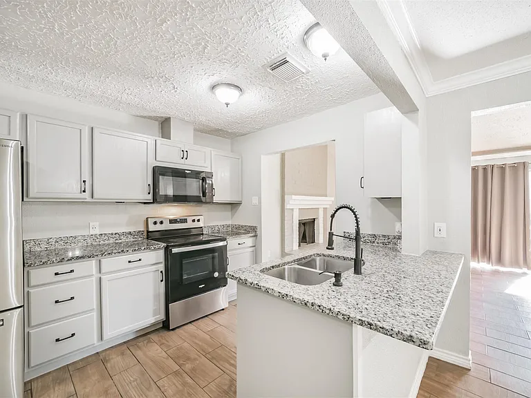 22203 Fincastle Dr — Photo 10
