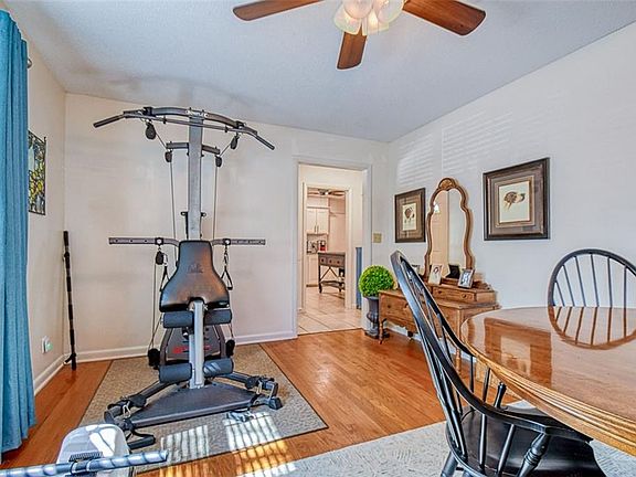 5th image of 1703 Oakwood Dr